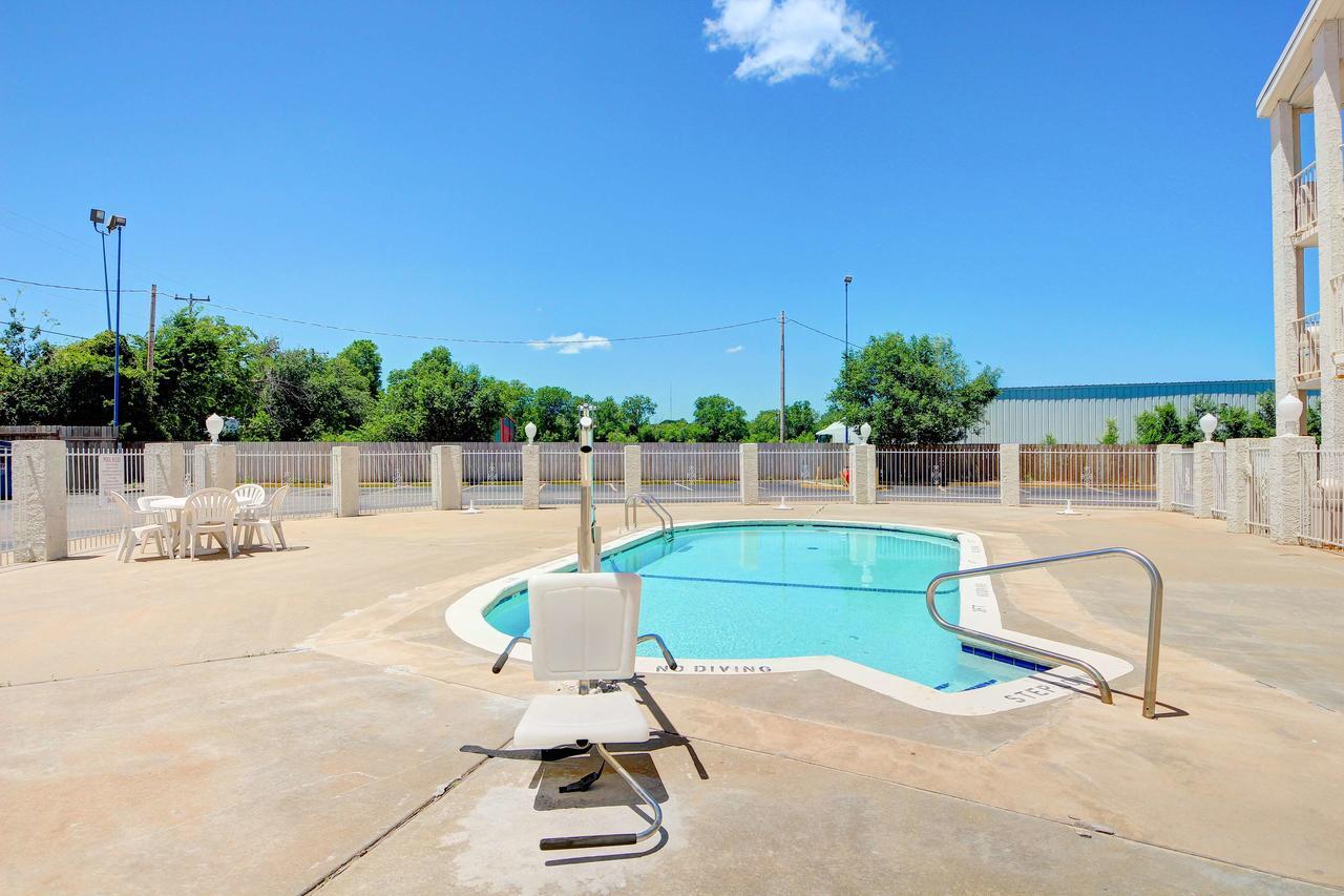 Hotel 6-oklahoma City, Ok - Frontier 2*