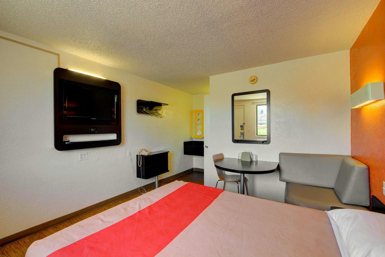 Hotel 6-oklahoma City, Ok - Frontier 2*